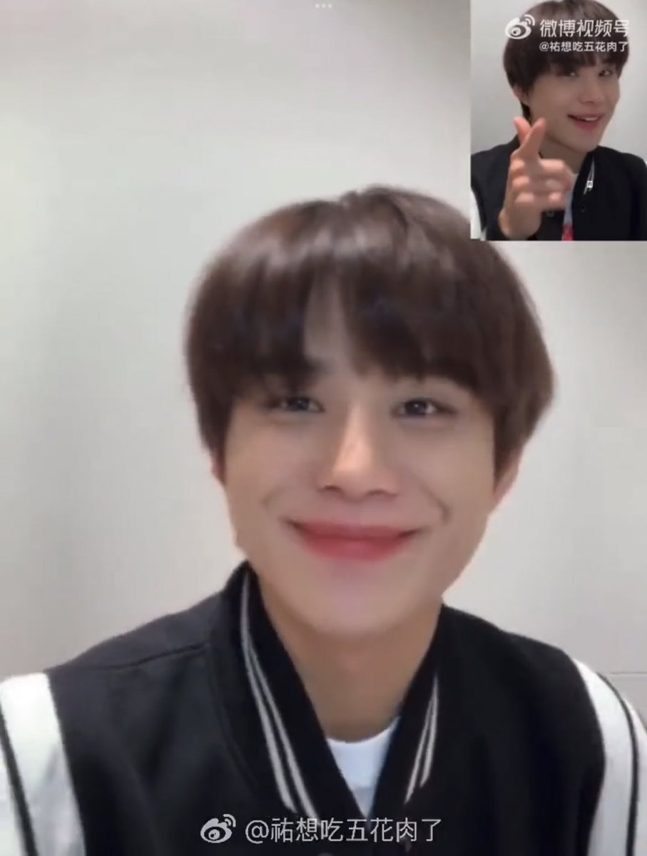 정우 존나 귀여운점
카리스마 표정 한껏 발산해놓고 
부끄러워서 바로 여울이됨