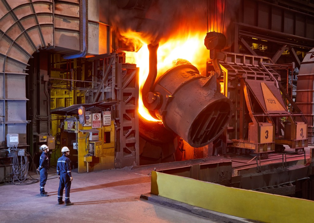 Erdemir'den  AFAD’a Büyük Destek 

AFAD hesabına, Ereğli Demir ve Çelik Fabrikaları 600 milyon lira, Hektaş ise 50 milyon lira bağış yaptığını bildirdi. 
@sanayigazetesi #AFAD #Erdemir