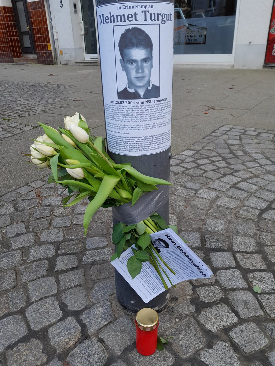 Nach der Kundgebung für Mehmet Turgut wurde am Familie-David-Platz in Bremen ein temporärer Gedenkort eingerichtet. Erinnern heißt kämpfen! #keinschlussstrich #keinvergessen