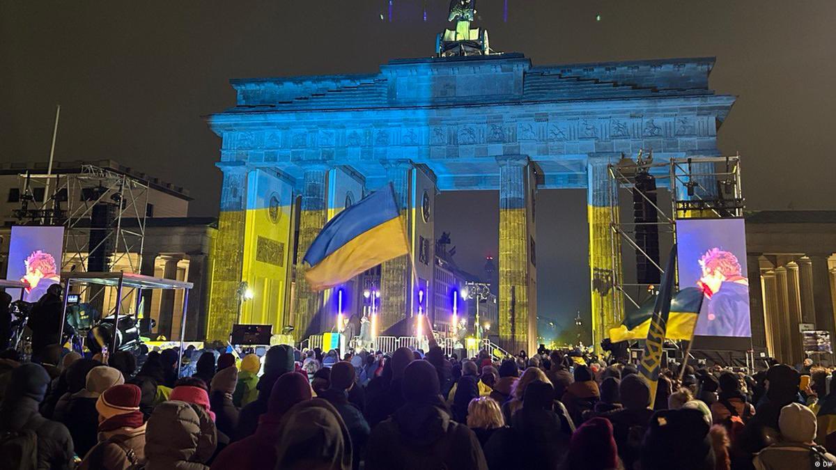 JHillje's tweet photo. 24.2. Friedensdemo (links)
25.2. Diktatfriedensdemo (rechts)

#b2502 #Demo #Wagenknecht https://t.co/0clTOzQ3Rp