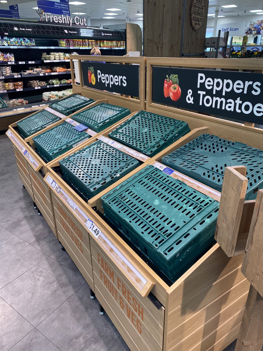 LorcanAllen's tweet photo. Not a single tomato or pepper to be had in a large Tesco in Dublin today highlights the fragility of our food supply chains. The energy crisis is far from over for many businesses, especially in low margin sectors like the food industry. https://t.co/5pdtmCmomu