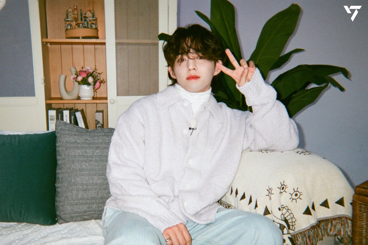 SexiestJiminie's tweet photo. °CARAT DAY - Behind Film Photo° 💙💗
#Scoups💚 #Jeonghan💚 #Joshua💚
#SEVENTEEN #CaratDay #95liners https://t.co/gWndVL2yVZ