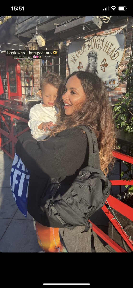CfJadeTSpain's tweet photo. 📲Jade vía instagram stories con el pequeño Axel💘 https://t.co/YNay8O4t2O