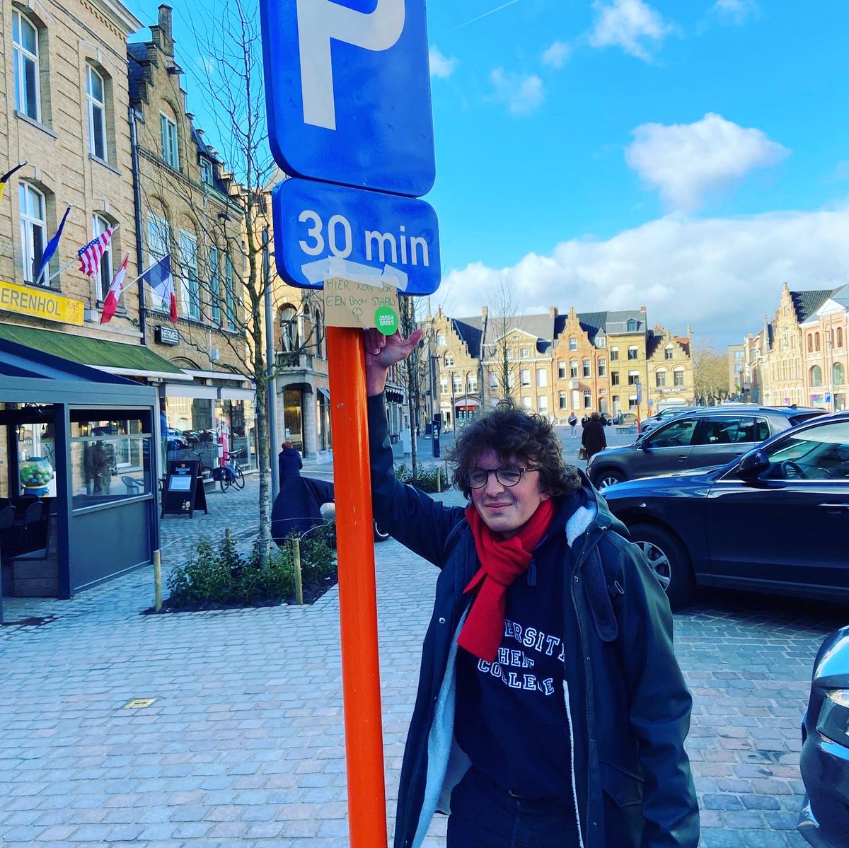 GroenIeper's tweet image. Actie op De Leet. 🌳

Minder borden, meer bomen. De heraanleg is qua groen beleid een gemiste kans. 👀 

#Ieper #Leet #bomen @SamVancayseele @Jordy_Sabels