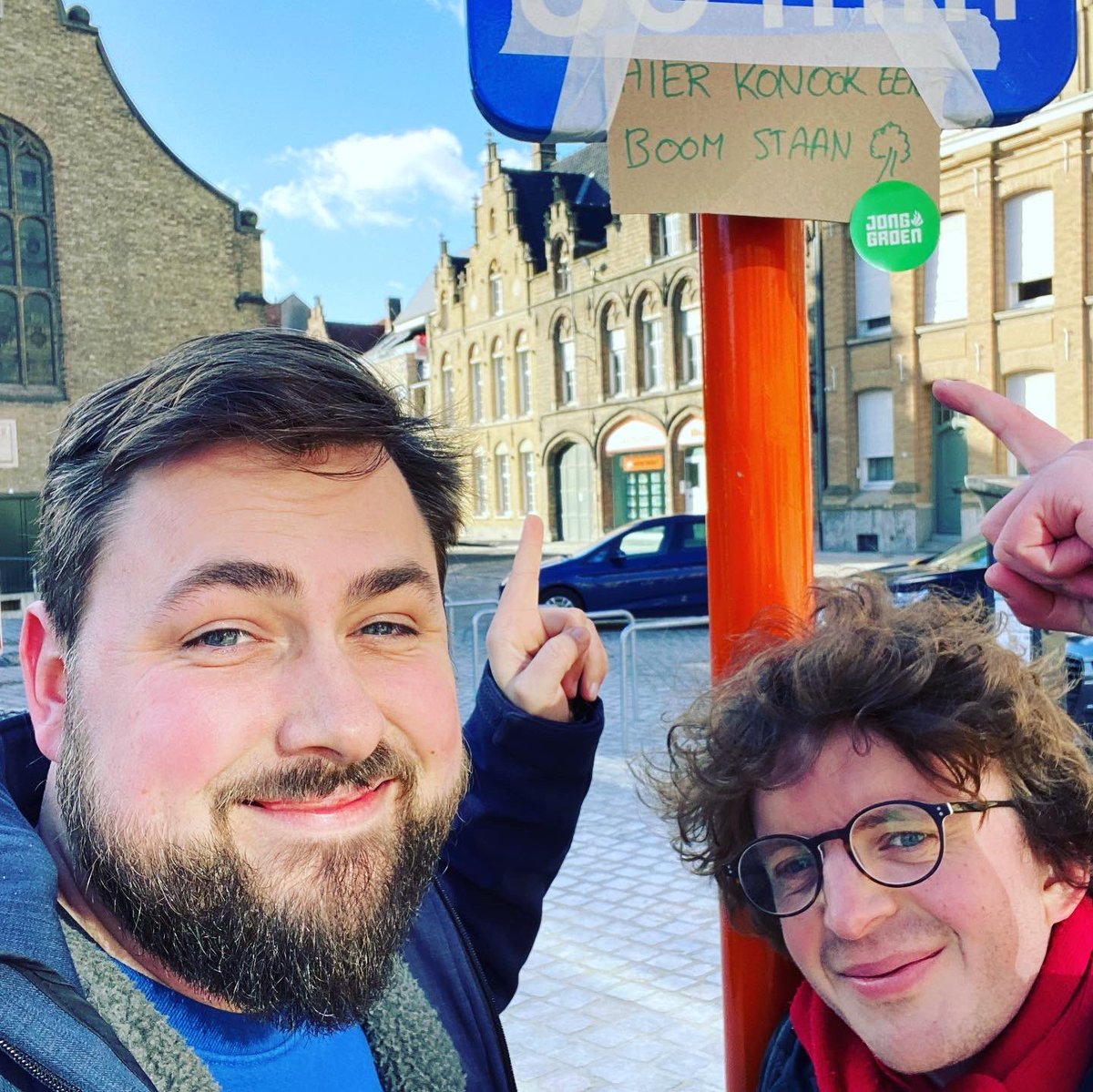 GroenIeper's tweet image. Actie op De Leet. 🌳

Minder borden, meer bomen. De heraanleg is qua groen beleid een gemiste kans. 👀 

#Ieper #Leet #bomen @SamVancayseele @Jordy_Sabels