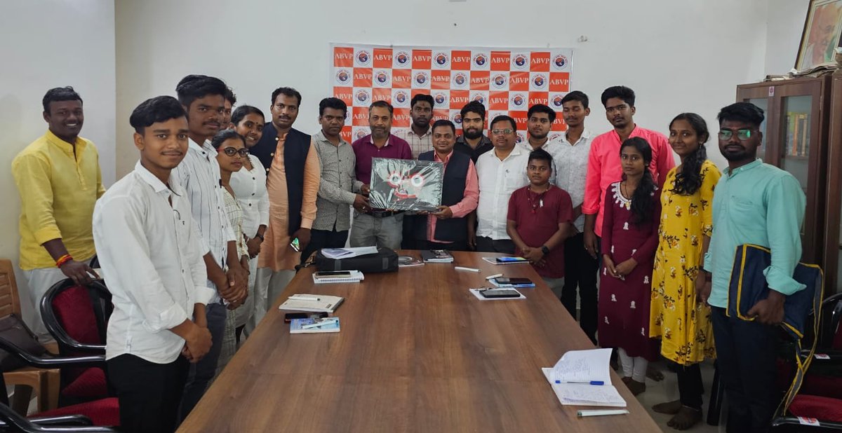 ଏବିଭିପି ପୁରୀର ବିଭାଗ ବୈଠକ ମହାବୀର ପାଠାଗାର, ପୁରୀ ଠାରେ ଅନୁଷ୍ଠିତ ହୋଇଯାଇଛି। ଏଥିରେ କ୍ଷେତ୍ରୀୟ ସଂଗଠନ ସମ୍ପାଦକ ଶ୍ରୀ <a href="/apangshushil/">Apangshu Sekhar Shil</a> ଓ ପ୍ରାନ୍ତ ସଂଗଠନ ସମ୍ପାଦକ ଶ୍ରୀ <a href="/BailochanSahuOd/">BAILOCHAN SAHU</a> ବିଶେଷ ଭାବେ ଉପସ୍ଥିତ ଥିଲେ।
#ABVPPuri
