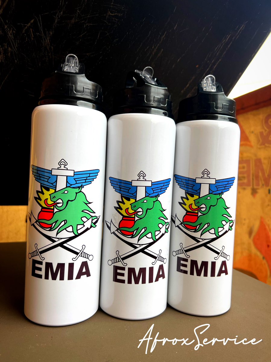 Afroxpackaging's tweet photo. A qui le tour ?
Nos gourdes personnalisés pour le bonheur de vos yeux 😍

Félicitations à toute la Promo #EMIA2023 🧑‍✈️ https://t.co/26p2BoGu7L