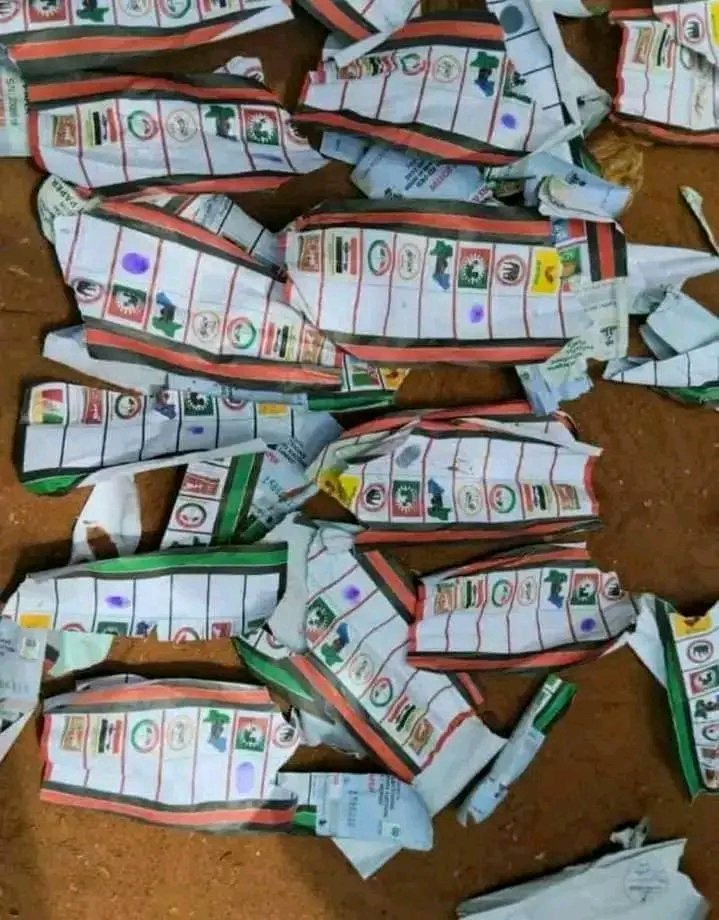 “I built Lagos” but you are rigging it 😂 I was thinking it would have been an effortless win... It's so sad that thugs have scattered Obi's votes like this #ObiWon #NigeriaDecides #NigeriaElections2023 Falz