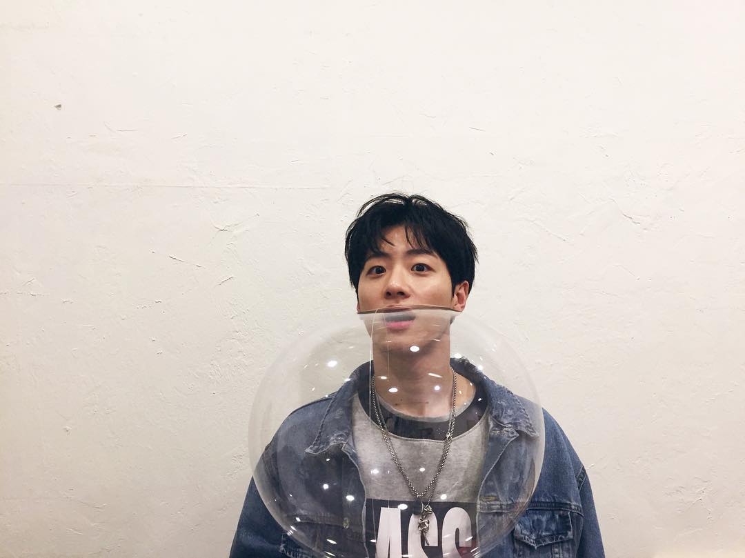 tmharu29's tweet photo. 우리 영원한 오리더 생일 축하한다ㅏ !! 🎉🎉🎂😊
항상 건상하고 , 항상 행복했으면 좋겠다 :)  
5번째 개인전 도 진심으로 응원합니다 !! 화이팅 (9^.^)9
@feeldog_bpnn
#오광석 #필독 #happyFEELDOGday https://t.co/YeOb5HEpUu