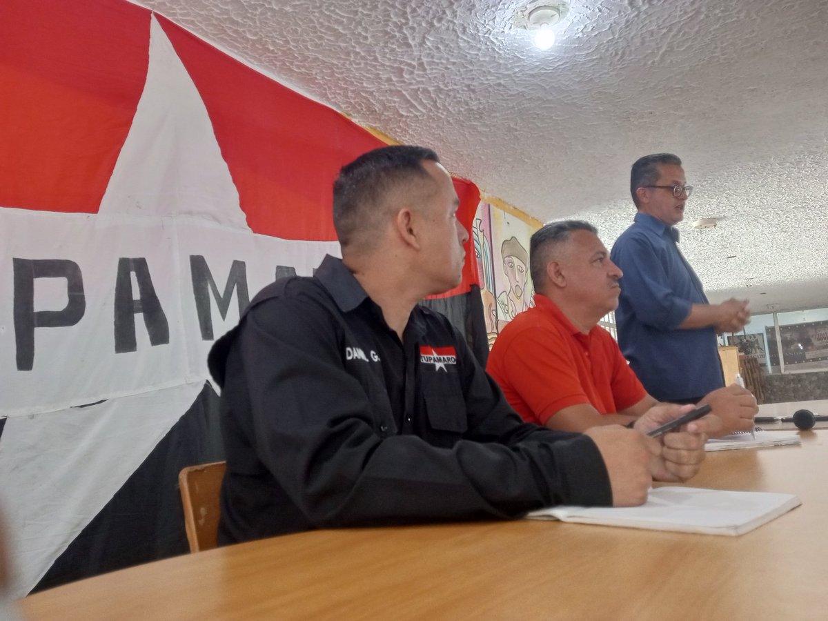 Trujillo_MRT's tweet photo. Con el análisis de coyuntura inicia el Responsable del Bloque @Occidente_MRT su intervención. @azuajemanuelmrt hace el llamado a mantener la constante formación y auto-formación 

#TupamaroEsFormación
#ComunaYProducción https://t.co/5XpuczC7XZ