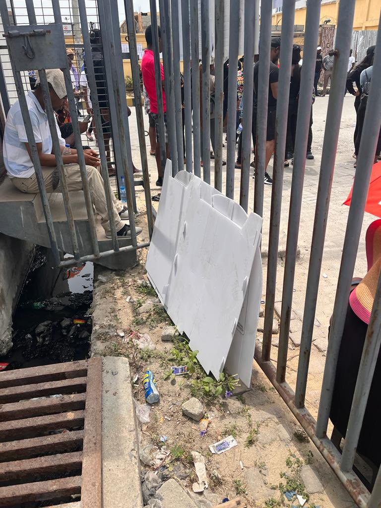Nairametrics's tweet photo. Nairametrics exclusive: Images from Ward 046 Gbangala street Etiosa local government, Lagos. Polling boxes destroyed.
#Elections2023 #VoteKOrrectly #VoteNotFight #presidentialelection2023 #2023PresidentialElection https://t.co/UnKOt2Ktqc