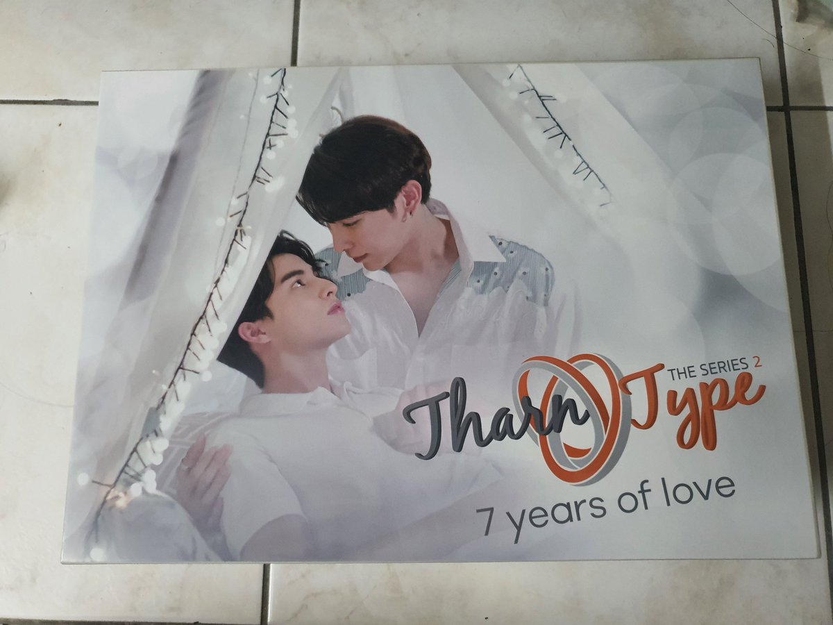 ni_col19's tweet photo. Hi everyone 😁
I am selling Special Box Set TharnType Season 2 : 7 Years of Love
- price is negotiable 
- only Semenanjung Malaysia 🇲🇾 
- everything in good condition, not open before except photobook wrapper
- if interested plzz dm me 🤗 https://t.co/VxqH9qOYxC
