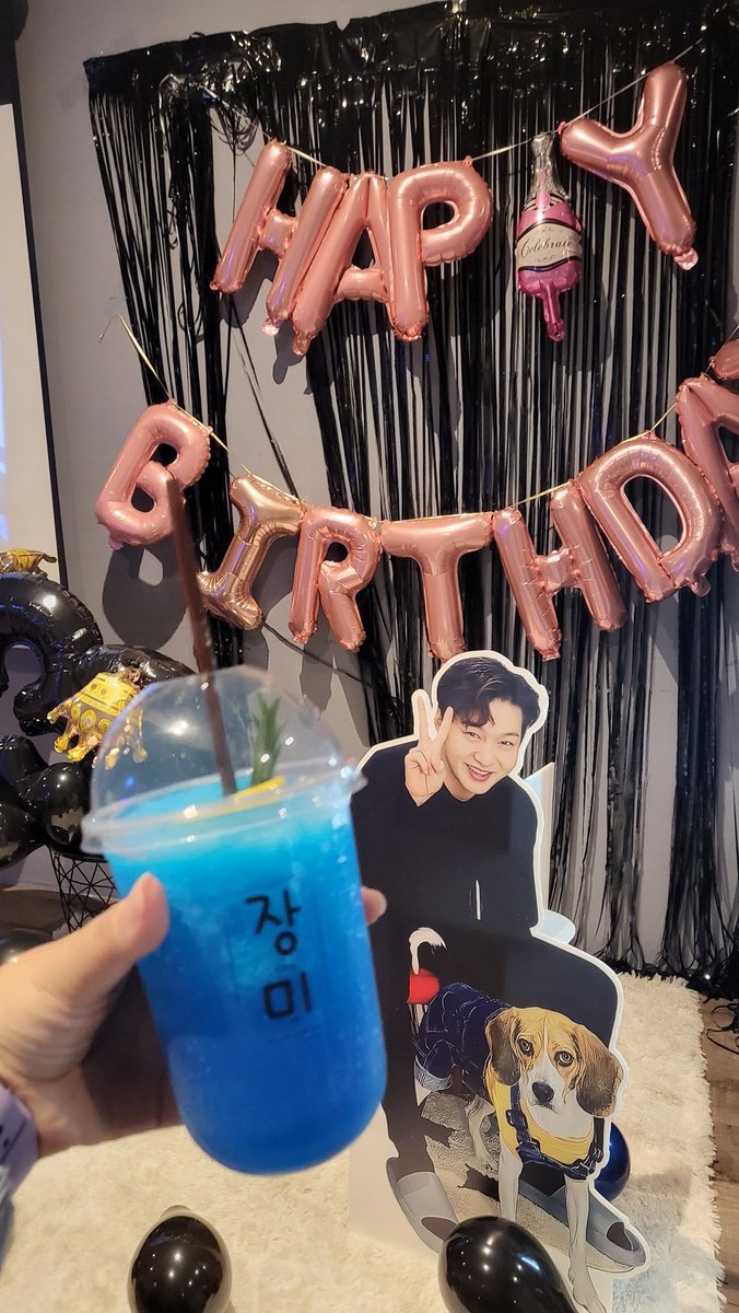 ChangsubFAM's tweet photo. 💙🎂 HAPPY BIRTHDAY TO @LeeCS_BTOB 🎂💙
💙예💙지💙앞💙사💙
사랑해요 영원히♡
#SurrenderAllToCHANGSUB
#창섭아_생일인데_저기보고_브이해바
#33rdSurrenderAllTo_LCS https://t.co/ndjQC93Gnn