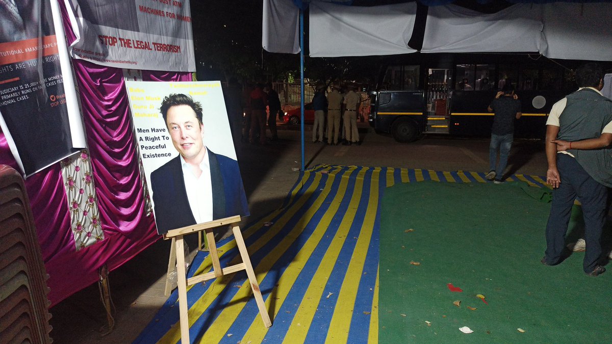 realsiff's tweet photo. Now it's 8:35pm, Hunger strike by @RealSIFF against Marital Rape PIL continues.

More sloganeering and speeches will be tomorrow. Elon Musk Puja will also happen.

#MarriageStrike
#MaritalRape https://t.co/TQxqqpJkid