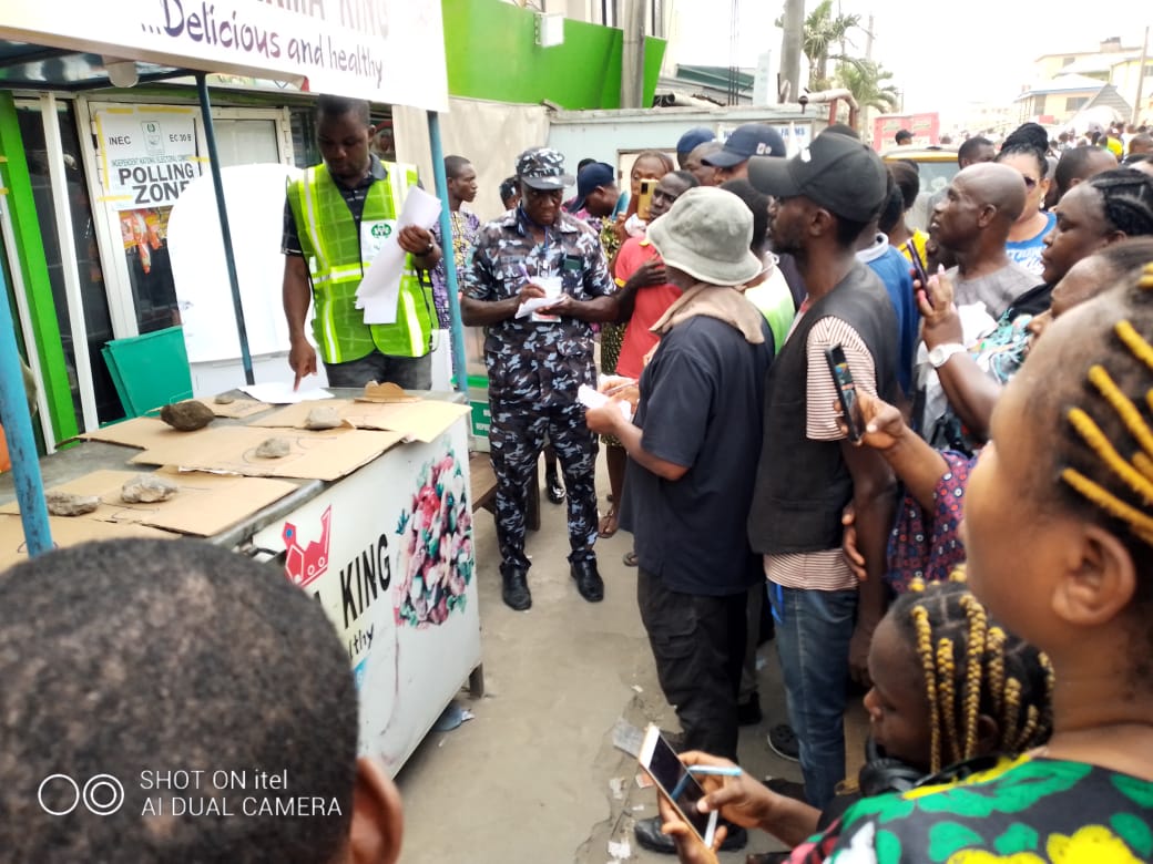 vanguardngrnews's tweet photo. Polling Unit 018, Ohafia Junction, Ago Palace way. Lagos. 

APC -21 

PDP -3

LP-184 

SDP-1,

NNPP -1

Invalid votes 5 

Registered voters -750

Accredited -215 https://t.co/hPNwEJLZFv
