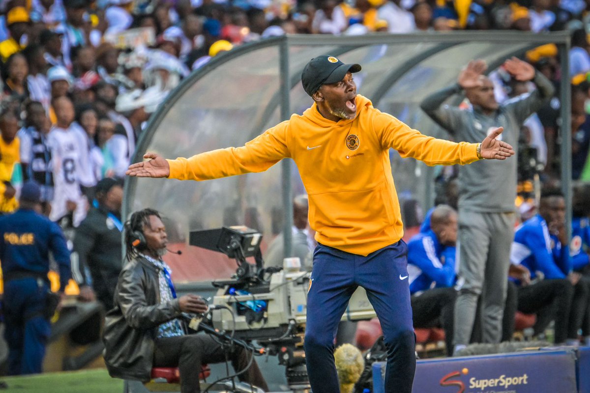 Djtoxycandy's tweet photo. Zwane phela we wont be telling you everything, pirates is having a red card. What are you still doing with four players at the back? Why are you still defending when your were supposed to be attacking? #SowetoDerby @KaizerChiefs @SuperSportTV @SABC_Sport https://t.co/z8odh9k3Mm