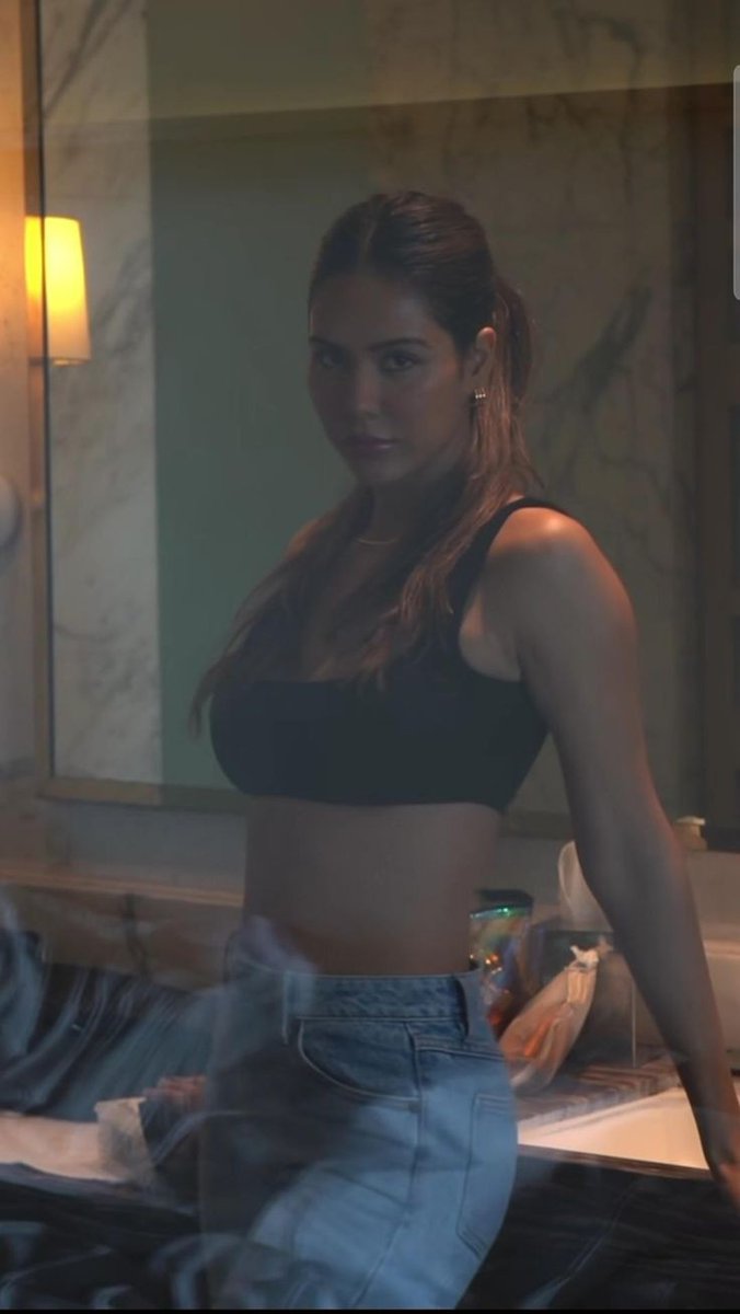 Shrutihihihi's tweet photo. DUDE I WOULD LITERALLY GIVE MY LEFT KIDNEY TO LOOK LIKE HER.🔥🔥🔥 https://t.co/9500VrFfwf