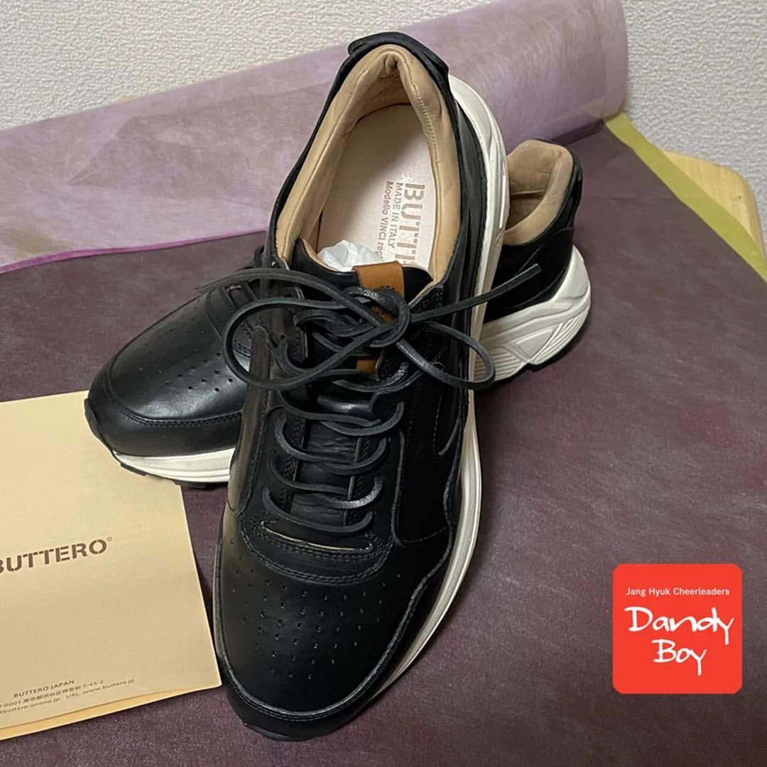 o_ko0120's tweet photo. IG@ just.janghyuk_zoi
『きゃあーーー!!!
私たちDandy Boyが贈った誕生日プレゼントのひとつBUTTERO(ブッテロ)レザースニーカーを今日履いてくれてましたよ~』
#DandyBoy
#チャンヒョク応援団ダンディーボーイ
#장혁 #janghyuk #チャンヒョク #ajincome https://t.co/jNtDRGszQy