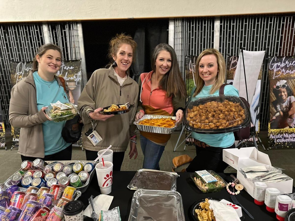 noraswarriors20's tweet photo. O wd 8 C We cannot thank our donors enough for an
AMAZING blood drive. It was FREEZING, flooding and y'all still showed up and showed out! We are SO thankful to Uptown Hot Springs for the location and hospitality, Chick-fil-A Hot Springs..

Check out our FB page for full post 💛 https://t.co/eWPsWuxhq7