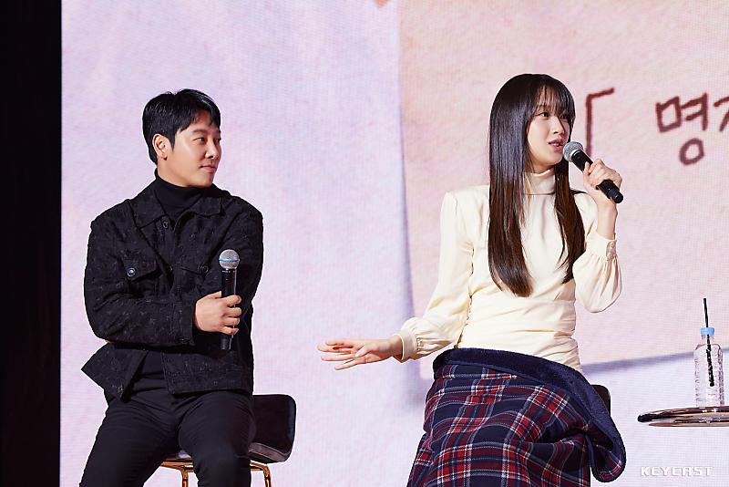 dongkagieokcple's tweet photo. 230218 Kayoung's fanmeeting - Kim Dong Wook
Its not that Im greedy but is that it? ใ
ใ
#FindMeinYourMemory #๊ทธ๋จ์์๊ธฐ์ต๋ฒ #KimDongWook #๊น๋์ฑ #MoonGaYoung #MunKaYoung #๋ฌธ๊ฐ์ #LeeJeongHoon #Anchornim #์ด์ ํ #์ต์ปค๋ #YeoHaJin #์ฌํ์ง #MemoryCouple #๊ธฐ์ต์ปคํ #GieokCouple https://t.co/sD6JShoFeg