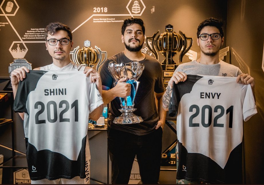 FURIA's tweet photo. dia de game vs @INTZ no #CBLOL https://t.co/76Wvye84FE
