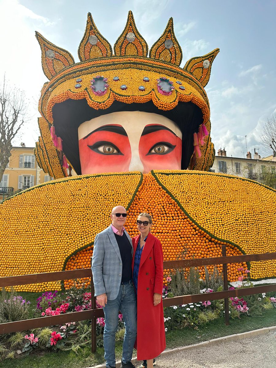 JohnDCaudwell's tweet image. When life gives you lemons, make sculptures!

@Vzesniauskaite, William and I visited the annual @fete_du_citron in France this week.

Do any of the produce shortages in the UK include citrus fruits? 🍋🍊

#feteducitron #villedementon #citrondementon #cotedazur #frenchriviera