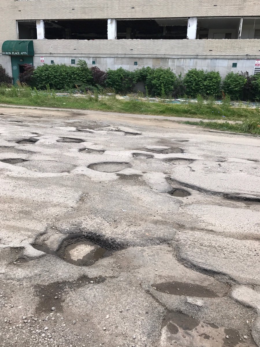 CMJRoss's tweet photo. @LeviFetterman May I present Terrace Road in East Cleveland, Ohio. https://t.co/3kLfFID6fa