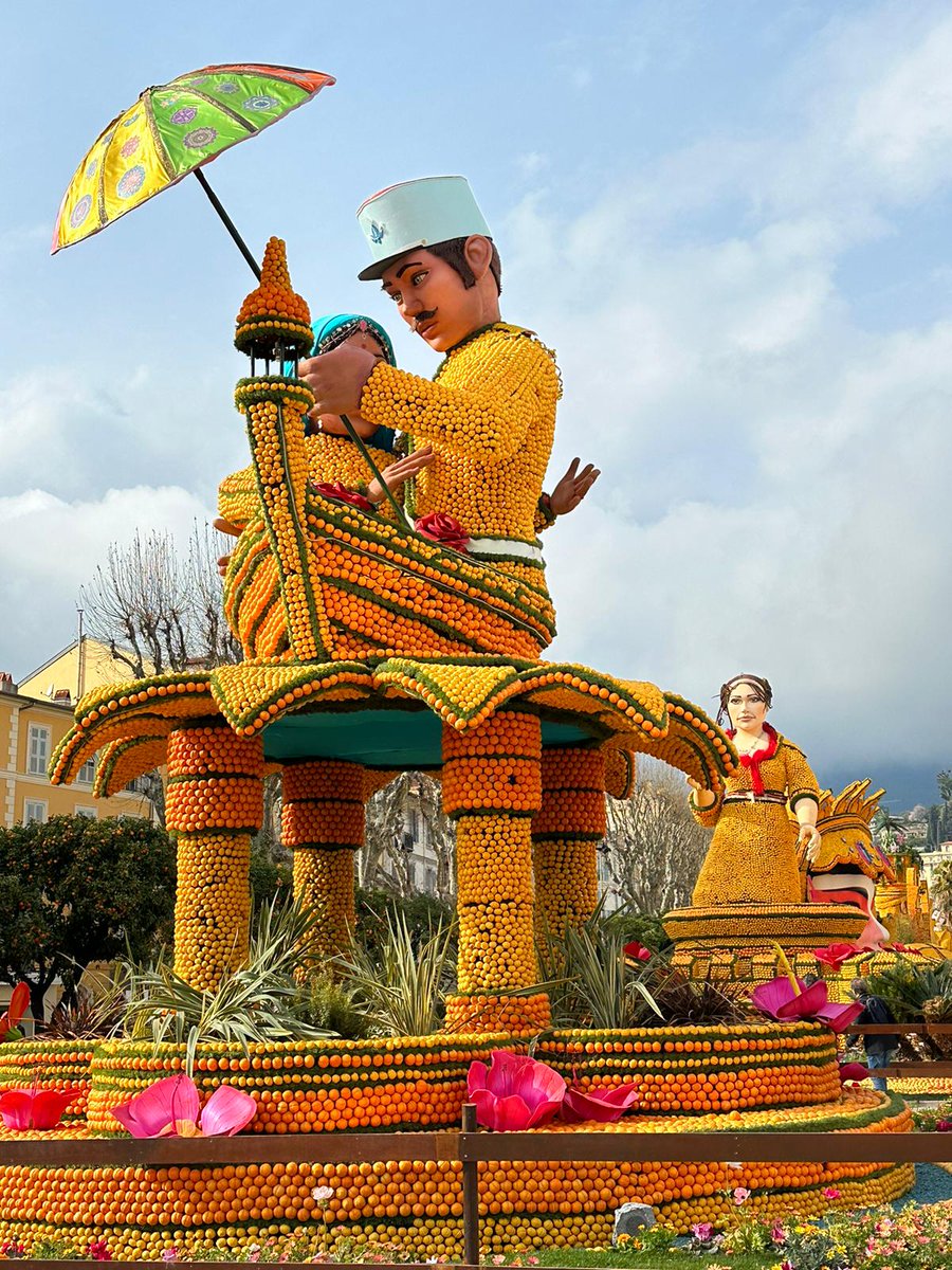 JohnDCaudwell's tweet image. When life gives you lemons, make sculptures!

@Vzesniauskaite, William and I visited the annual @fete_du_citron in France this week.

Do any of the produce shortages in the UK include citrus fruits? 🍋🍊

#feteducitron #villedementon #citrondementon #cotedazur #frenchriviera