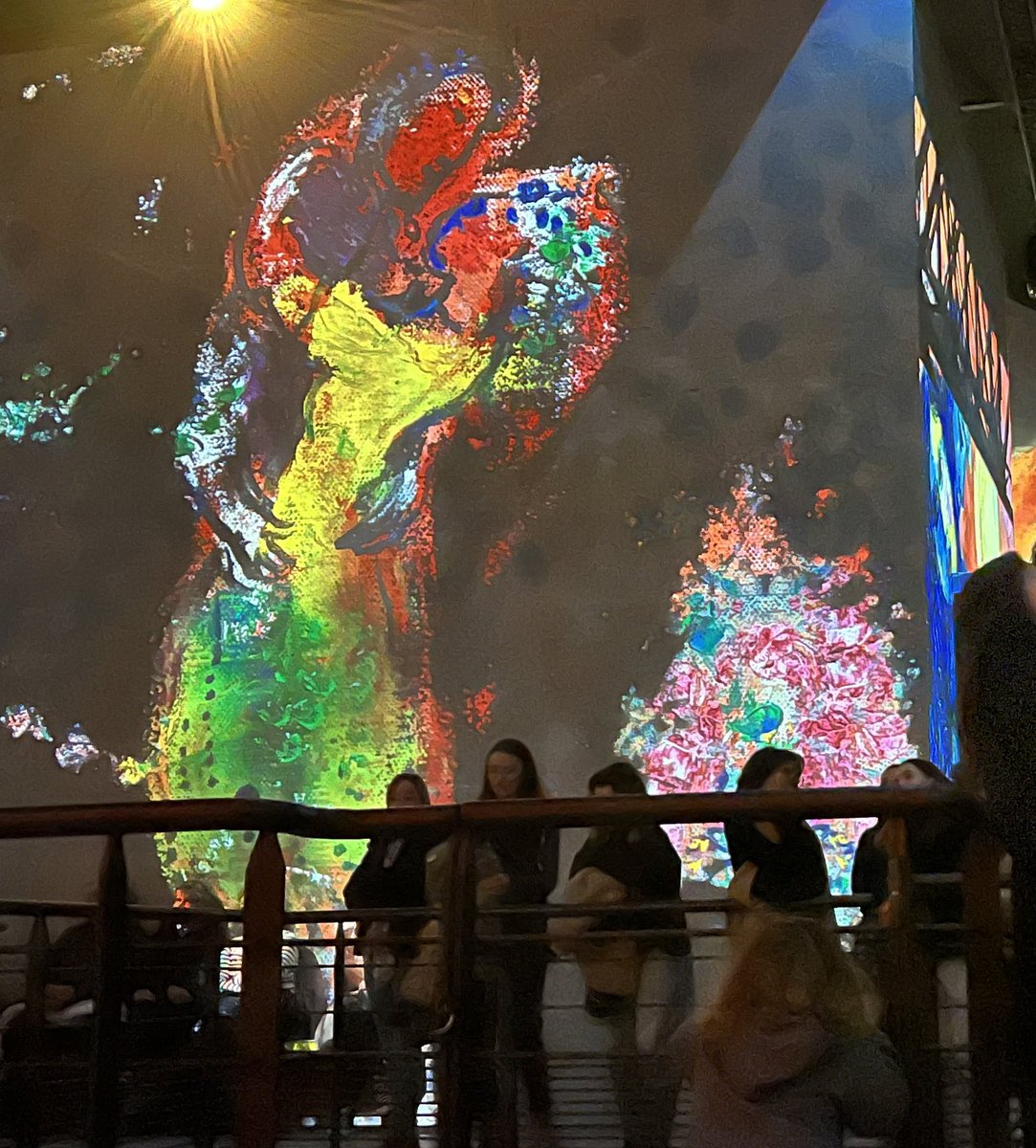 patrice_leclerc's tweet photo. Belle expérience Marc Chagall Paris-newyork a l’atelier des lumières https://t.co/31TvhAqs3T