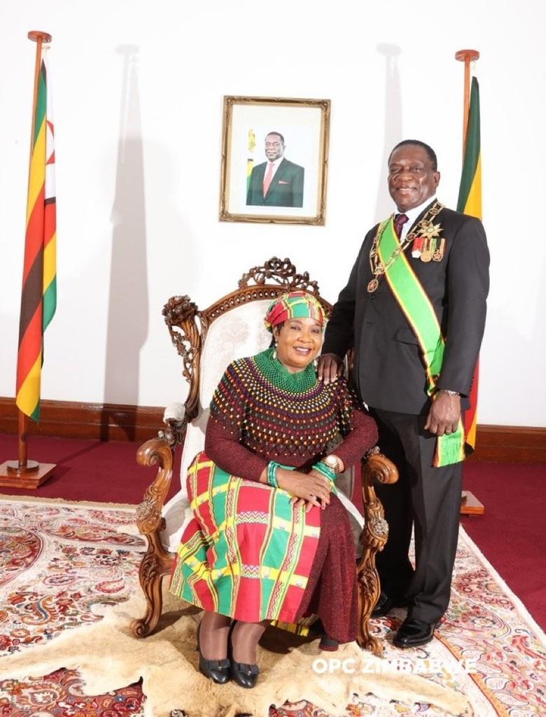 africannyoutt's tweet photo. Okok it's fine, wanna see something here..Comment for Mr Mnangagwa or like &amp; retweet for President NELSON CHAMISA #RegisterToVoteZW https://t.co/rJauzJHzSp