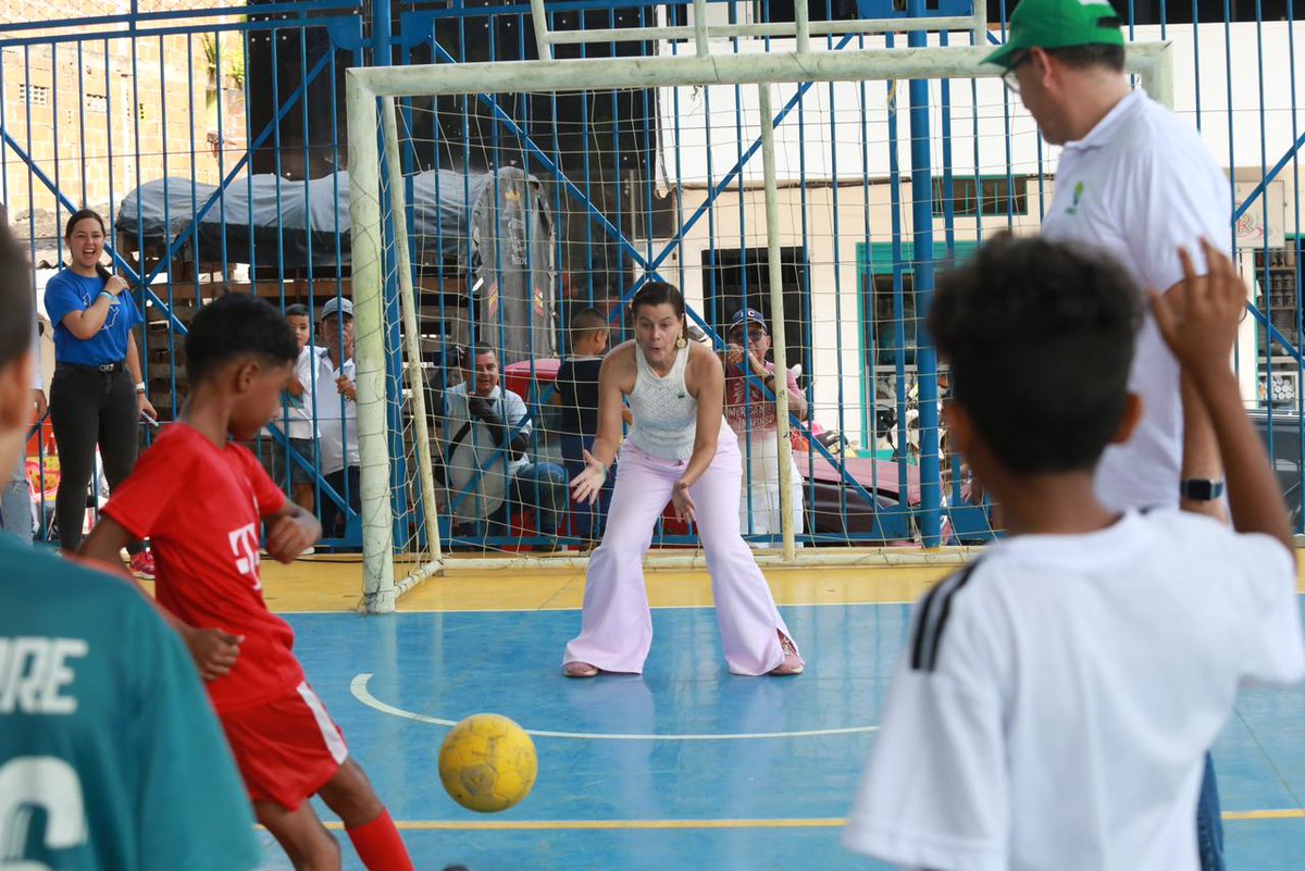 CMarquezCadavid's tweet photo. Transformar, compartir y mejorar la vida de las personas. Nuevas vías, canchas y un bulevar para cambiar realidades en el Corregimiento Doradal, Puerto Triunfo.
#UNDIOS💚 https://t.co/rzrC1f5Irr