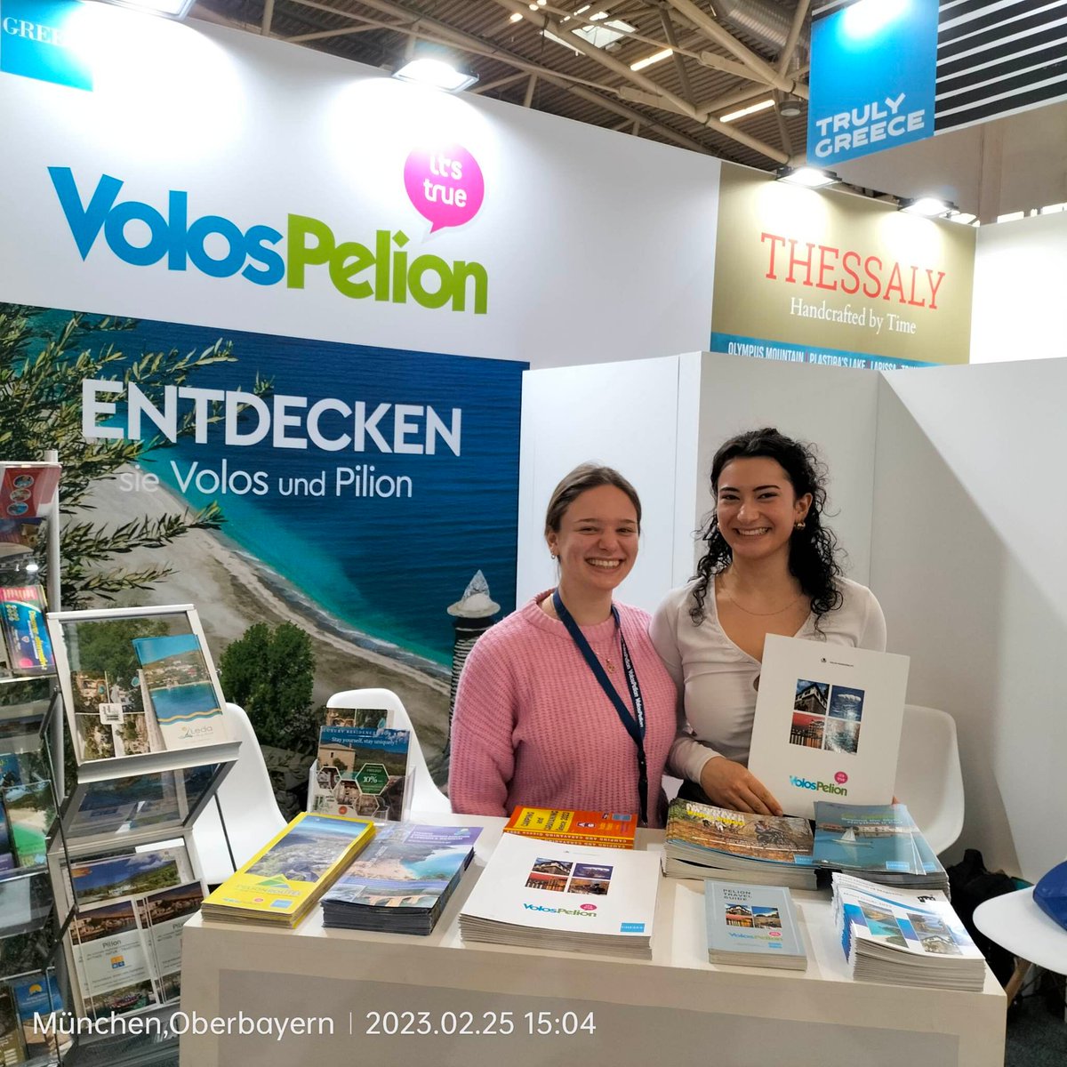 FollowmetoG's tweet photo. Το #followmetogreece παρευρέθηκε στην https://t.co/g9eKyMJYAe.e - Die Reise- und Freizeitmesse.  έκθεση στο #Μόναχο ! 😍 
🙌🏼 #travel #Greece #VisitGreece #TourismGreece #freetravel #adventuretime #wanderlust #vacation #summerfun #lovemunich https://t.co/BM0arS3Xig