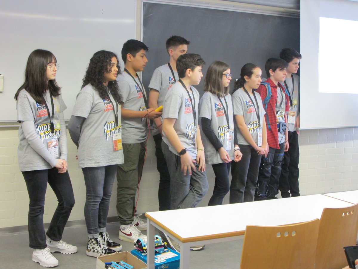 L'equip de l'Institut <a href="/fll_elsplanells/">PITALEGÒRICS</a> d'Artesa de Segre, guanyadors de la 12a edició de la #flllleida. Els VEMO Lego Crafters, de l'Escola Vedruna Mollerussa, els acompanyaran a la Final Nacional. més informació i imatges a eps.udl.cat/ca/noticies/Le…