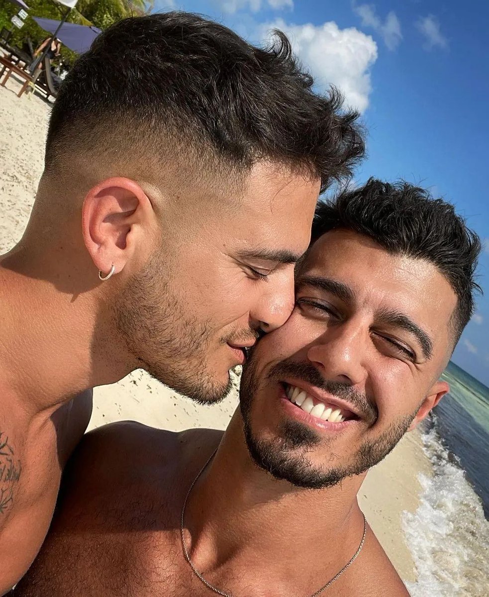 Fp0ql8gWYAI9-1v?format=jpg&name=medium