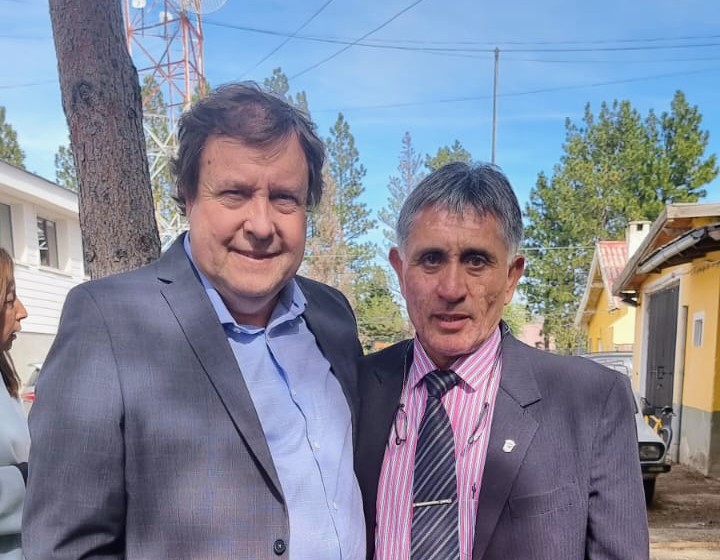 Weretilneck's tweet photo. Celebrando un nuevo aniversario junto a la comunidad de Pilcaniyeu. Día de muchas emociones junto al querido Chango Ayuelef que encabeza por última vez como intendente el cumpleaños de la localidad. Gracias por tanto cariño. https://t.co/zoQxKArn61