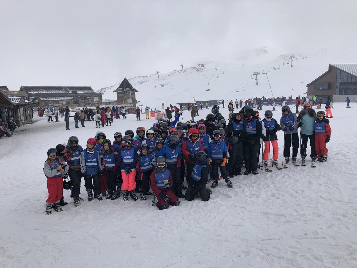 cdMaristasMlg's tweet photo. Despedimos hoy el día en las pistas @websierranevada desde @MaristasMalaga https://t.co/ZI4bTwxM9t