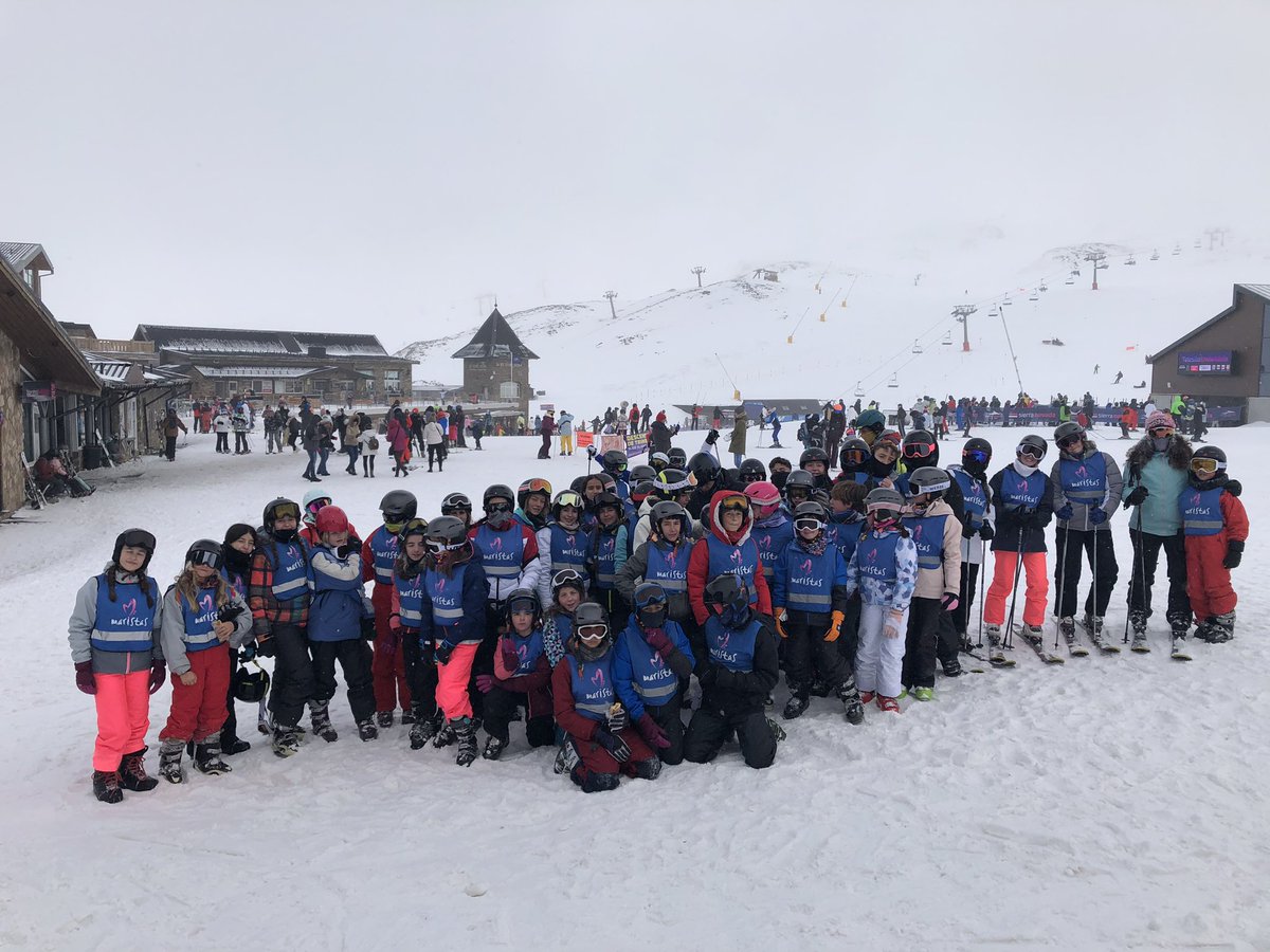 cdMaristasMlg's tweet photo. Despedimos hoy el día en las pistas @websierranevada desde @MaristasMalaga https://t.co/ZI4bTwxM9t