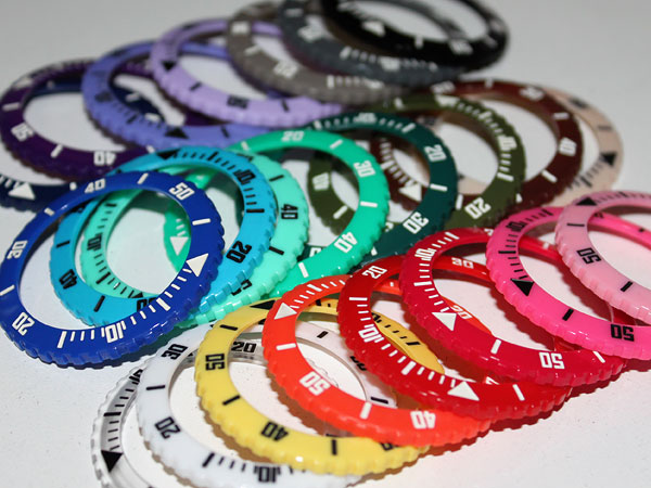 poptime's tweet photo. 🚨 CURIOSIDADE: Há 13 anos, a linha de relógios 'Champion Troca-Pulseiras' era relançada.

A tendencia dos anos 80 foi colocada a venda novamente em 2010, contando com com 15 cores, que permitiam montar até 57 combinações diferentes! Já usaram? https://t.co/3tWycQXnBT