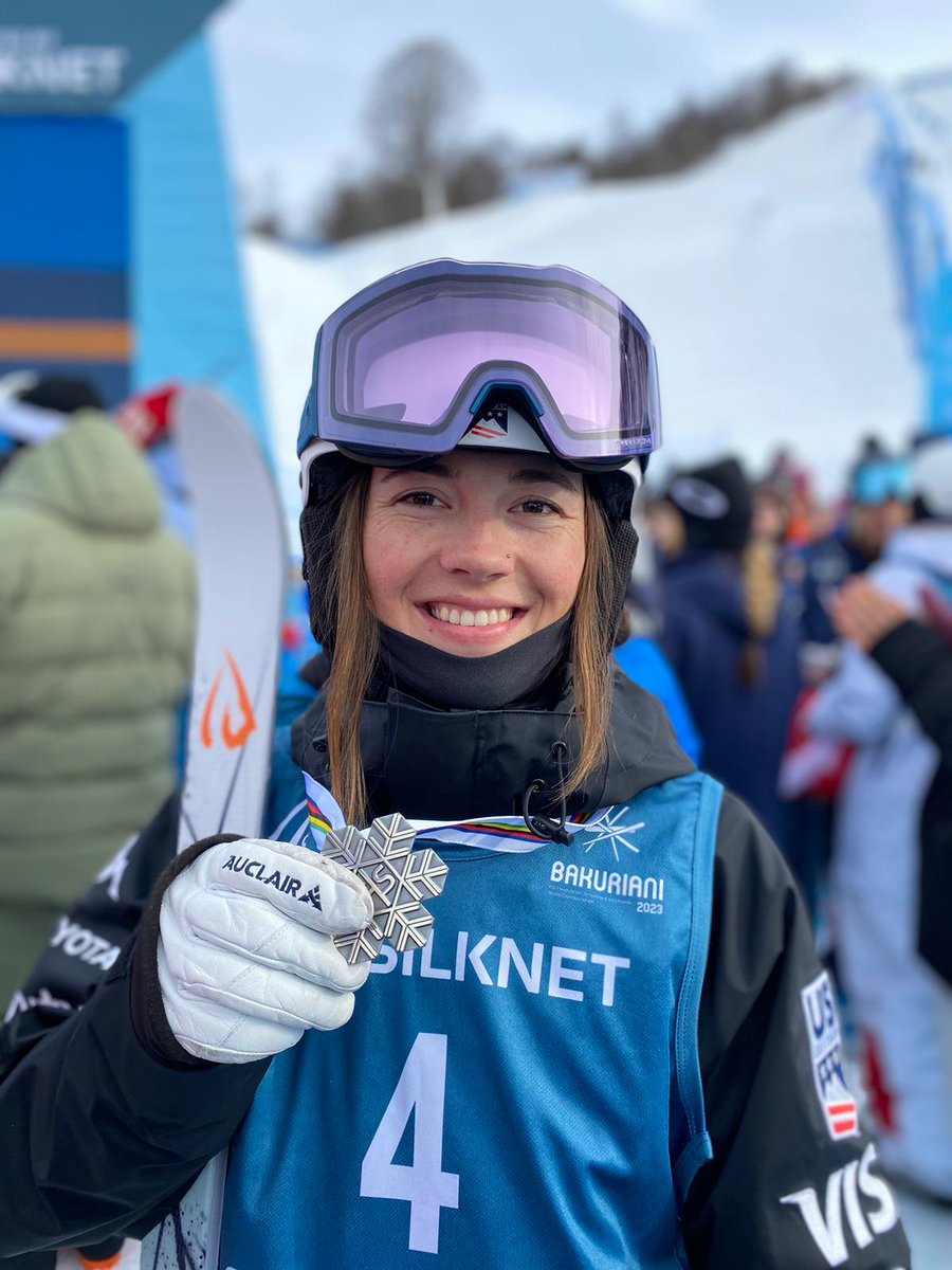 A silver medal for @JaeBird96 in World Champs moguls!!! 🥈
