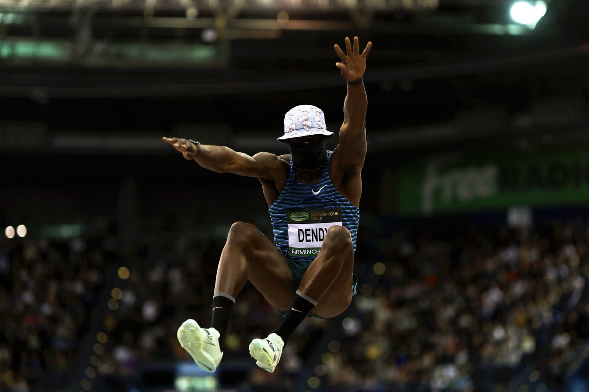 Saving the best for last 👀

<a href="/CheckTheSky/">Marquis Dendy, OLY</a> 🇺🇸 flies to 8️⃣.2️⃣8️⃣m in his final attempt in the men's long jump 🫡

Bucket hat for the win 🤩

#WorldIndoorTour

<a href="/usatf/">USATF</a>
