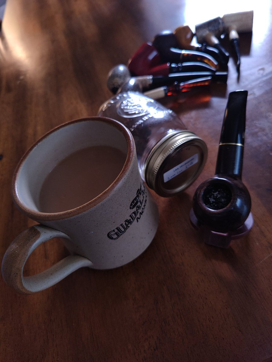 dannyflashspin's tweet photo. Some early morning Lane 1-Q in Rossi 8320
#pipesmoking #tabaccopipes https://t.co/X0vWKUd62V
