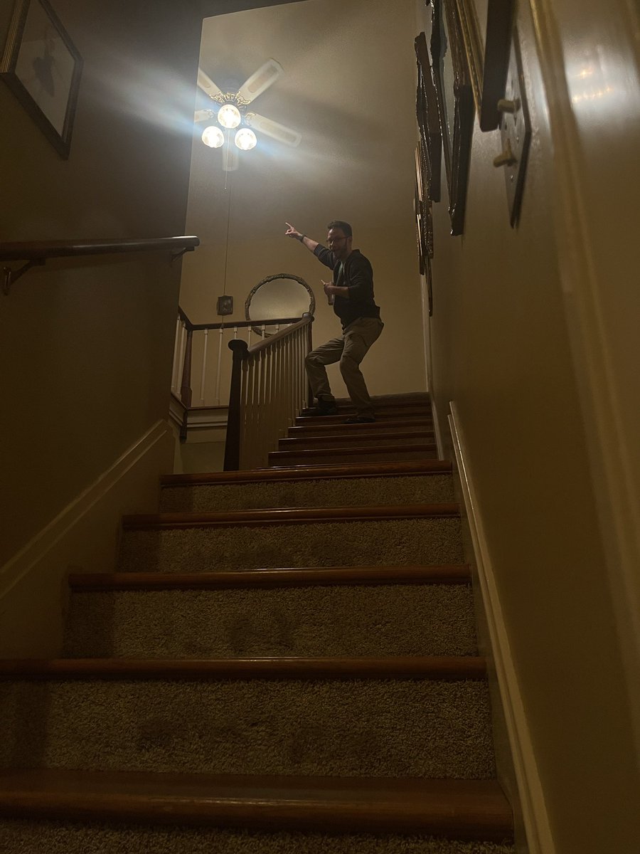 spejampar's tweet photo. You must do posing
When you say Hi to the fan
Thanks @alicetremond!
#twinpeaks #twinpeaksday #palmerhouse
#haiku #haikuing https://t.co/Dh2iAEgb5G