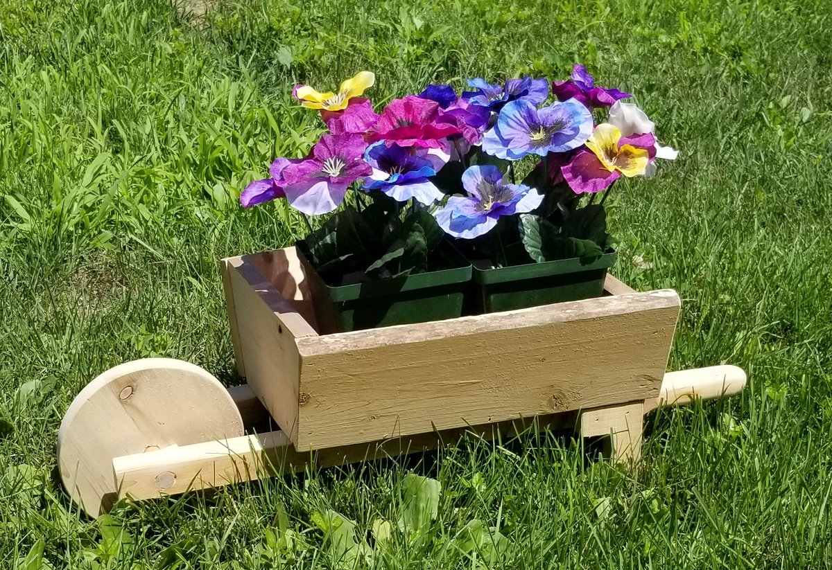 Think Spring!
Go to SaratogaWoodCrafts.com to see these planters and much more