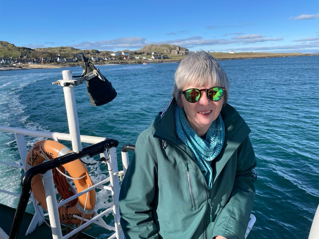 HelSingleton's tweet photo. Beautiful day today - big wide views as far as the Paps of Jura and Skye 
#lookupmore
#islandlife https://t.co/PxM8xBIXVy