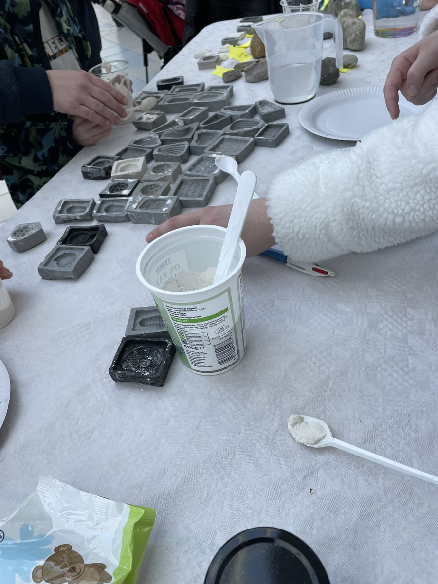 Mike Simms, Karen Parks and 2 local volunteers were @niscifest event talking about and making fossils - very busy morning with the fossil moulds and local fossils found in #EastAntrim Thanks to the Carrickfergus Museum for hosting the Belfast GeolSoc @GeoSurveyNI