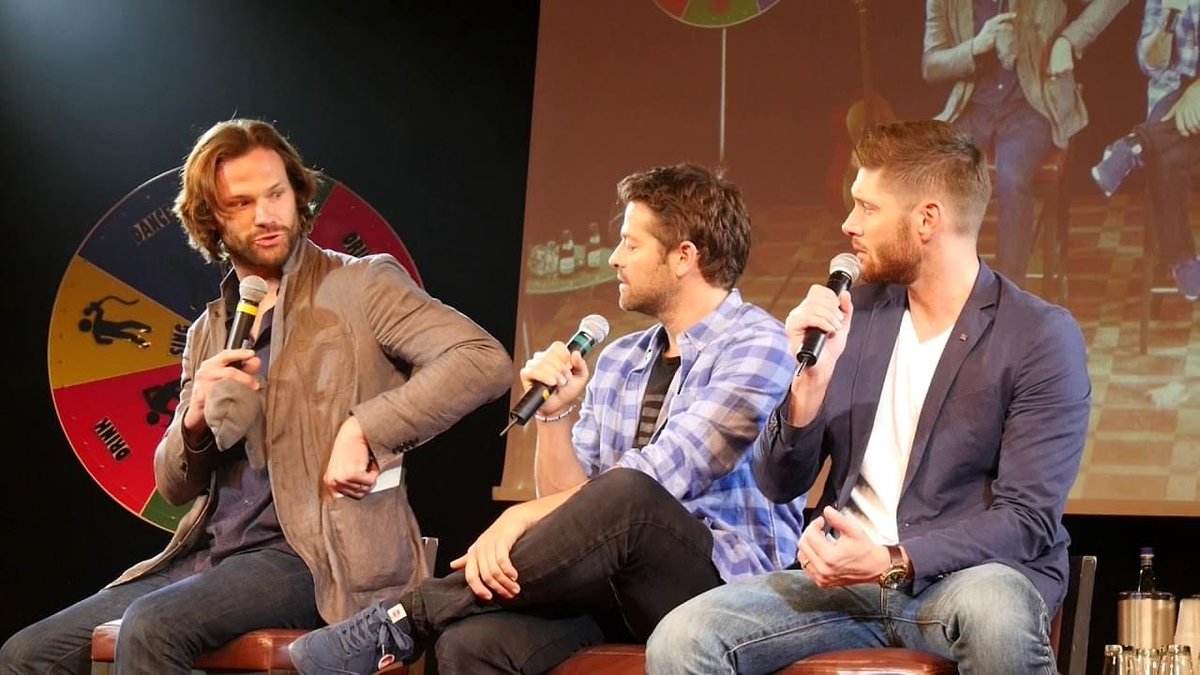 JIB já começou com sua tradicional overdose anual de painéis do Jared, Jensen e Misha, e eu aqui só implorando unzinho para chamar de nosso 🤡
#JaredPadaleckiNaCCXP23 
#JensenAcklesNaCCXP23 
#MishaCollinsNaCCXP23 (83/365)