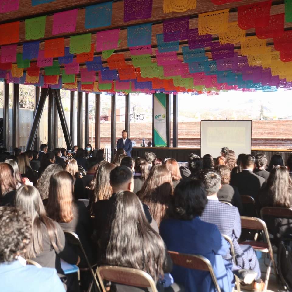 mielJAVE's tweet photo. Estamos muy contentos de haber participado en el Ciclo de Conferencias sobre el desarrollo de Ventas en MiPyMes Oaxaqueñas para los estudiantes de la @utvco. Fue un honor compartir con ellos nuestra historia y experiencia como emprendimiento oaxaqueño. https://t.co/3DBLrE6C9E