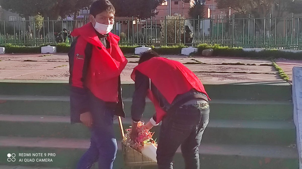 EDelCastilloDC's tweet photo. En cumplimiento con el Plan Recuperación de Espacios Públicos, se arrestó a personas que consumían bebidas alcohólicas en vía pública en #LaPaz y se procedió a que realicen trabajos comunitarios de limpieza de plazas y calles. En La Paz se arrestó a 57 personas. https://t.co/tCY0a8OSxS