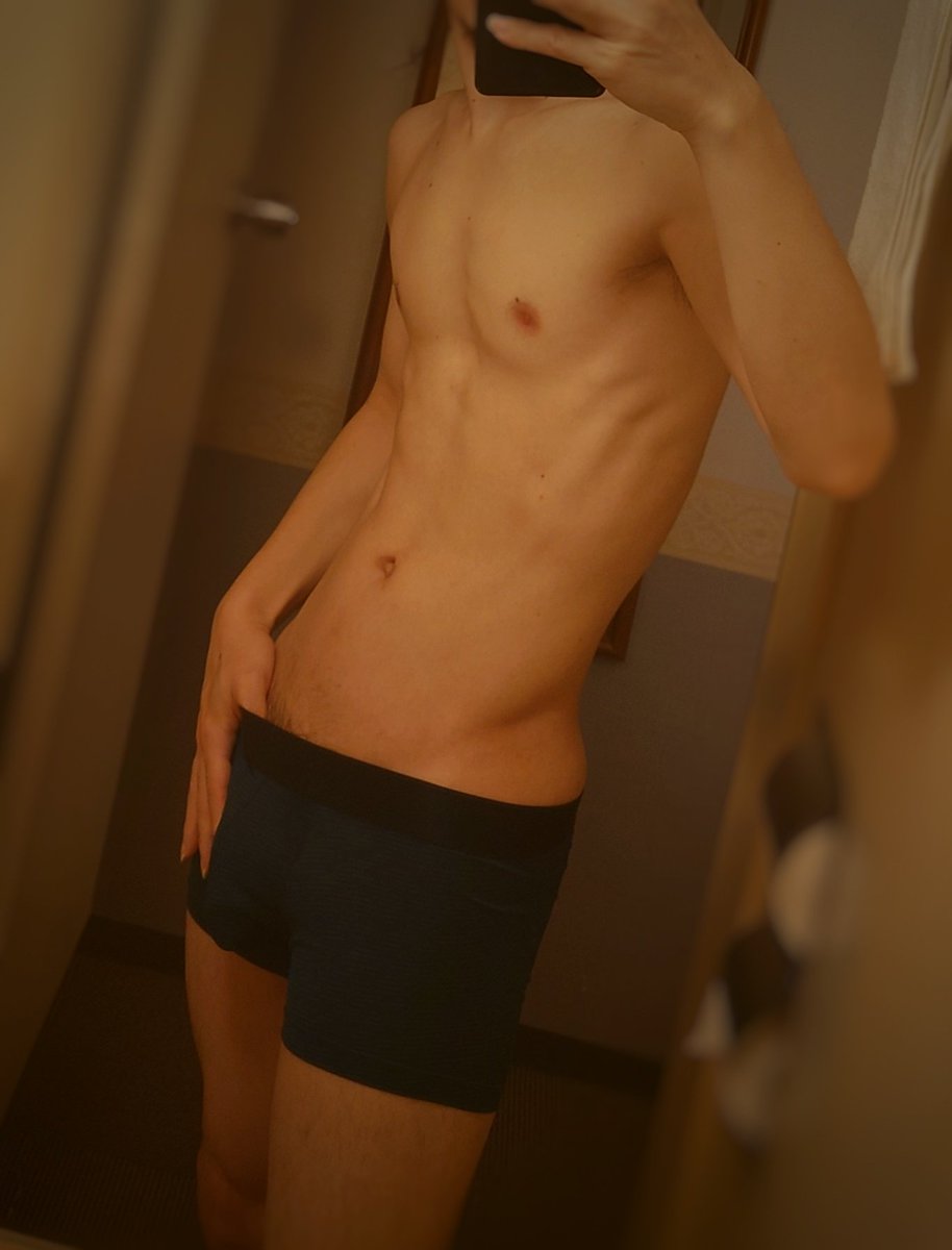 薄っぺらいおじさん。
筋トレ頑張りたい。