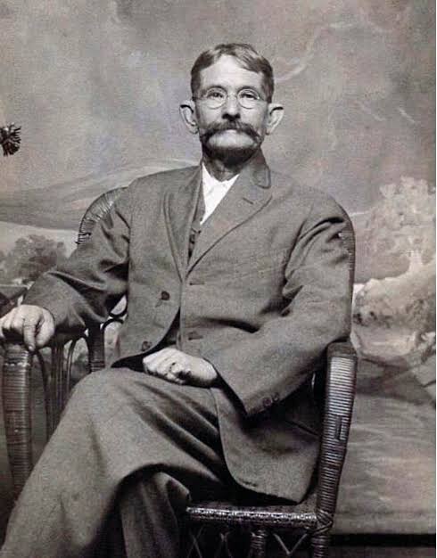 PodMicroscope's tweet image. Doc Scurlock IN THIS. #dripking #earking